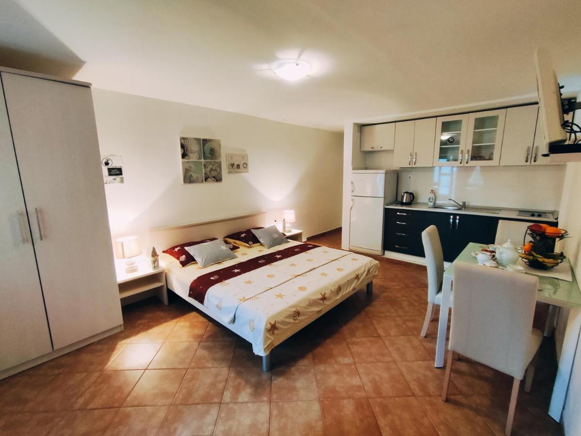 Apartmani Nada Mustapic Brela Exterior foto